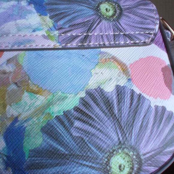 Super Cute!! Love & Lore Cross body purse, Floral with Chain strap - Picture 12 of 13